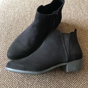 Elegant Black Ankle Boots